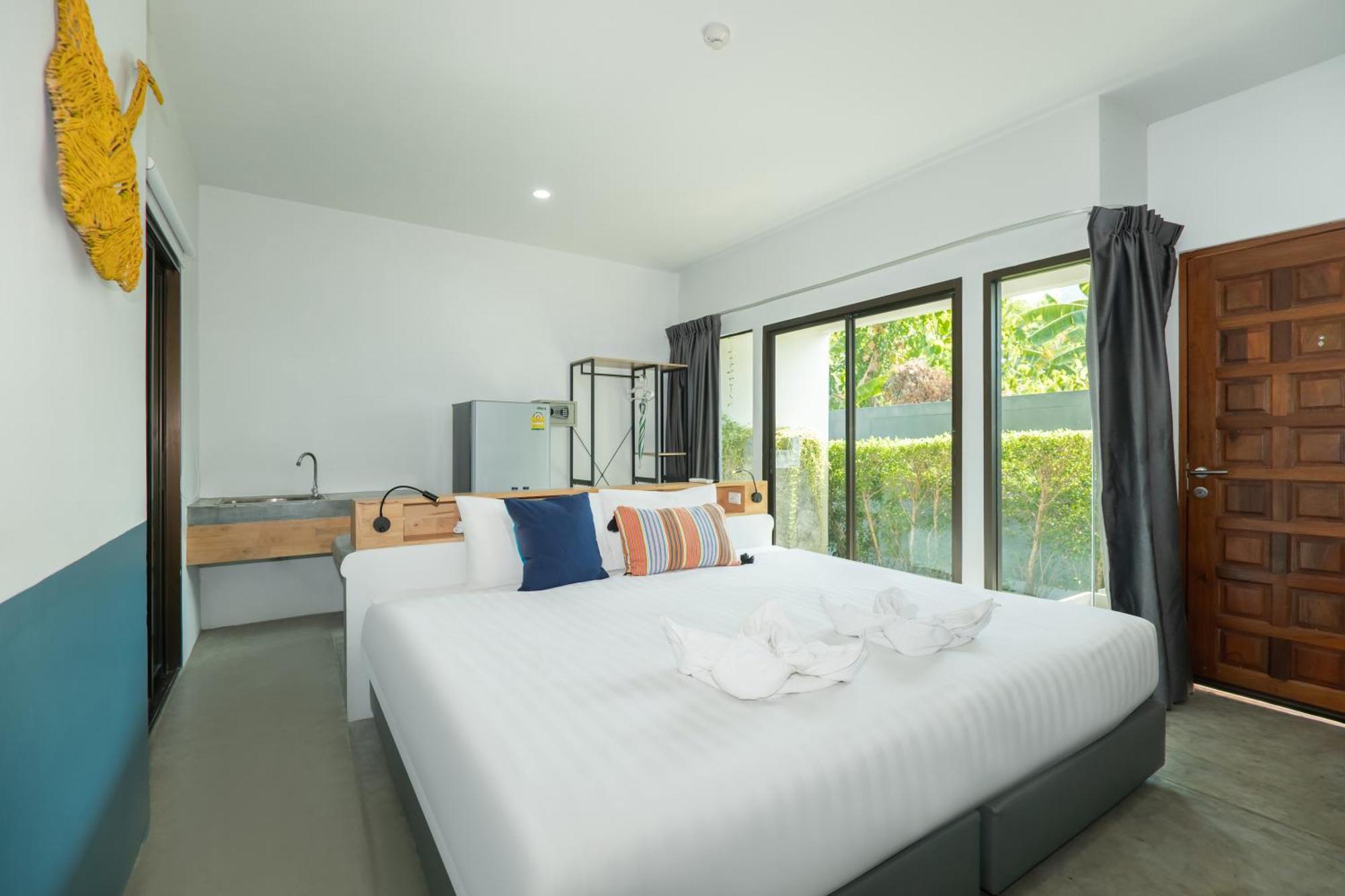 Kraam Silhouette Hotel And Cafe Phuket 찰롱 외부 사진