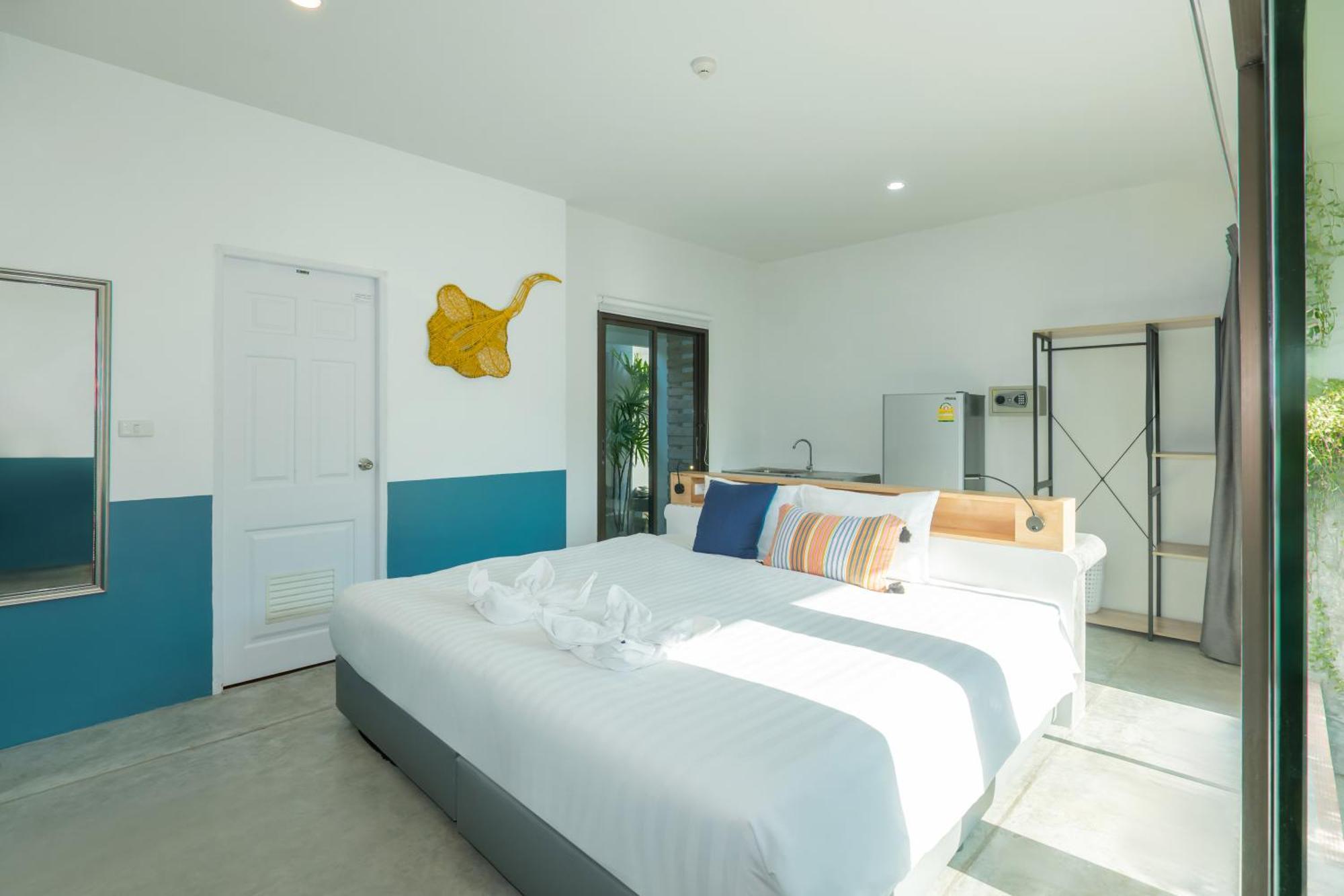 Kraam Silhouette Hotel And Cafe Phuket 찰롱 외부 사진
