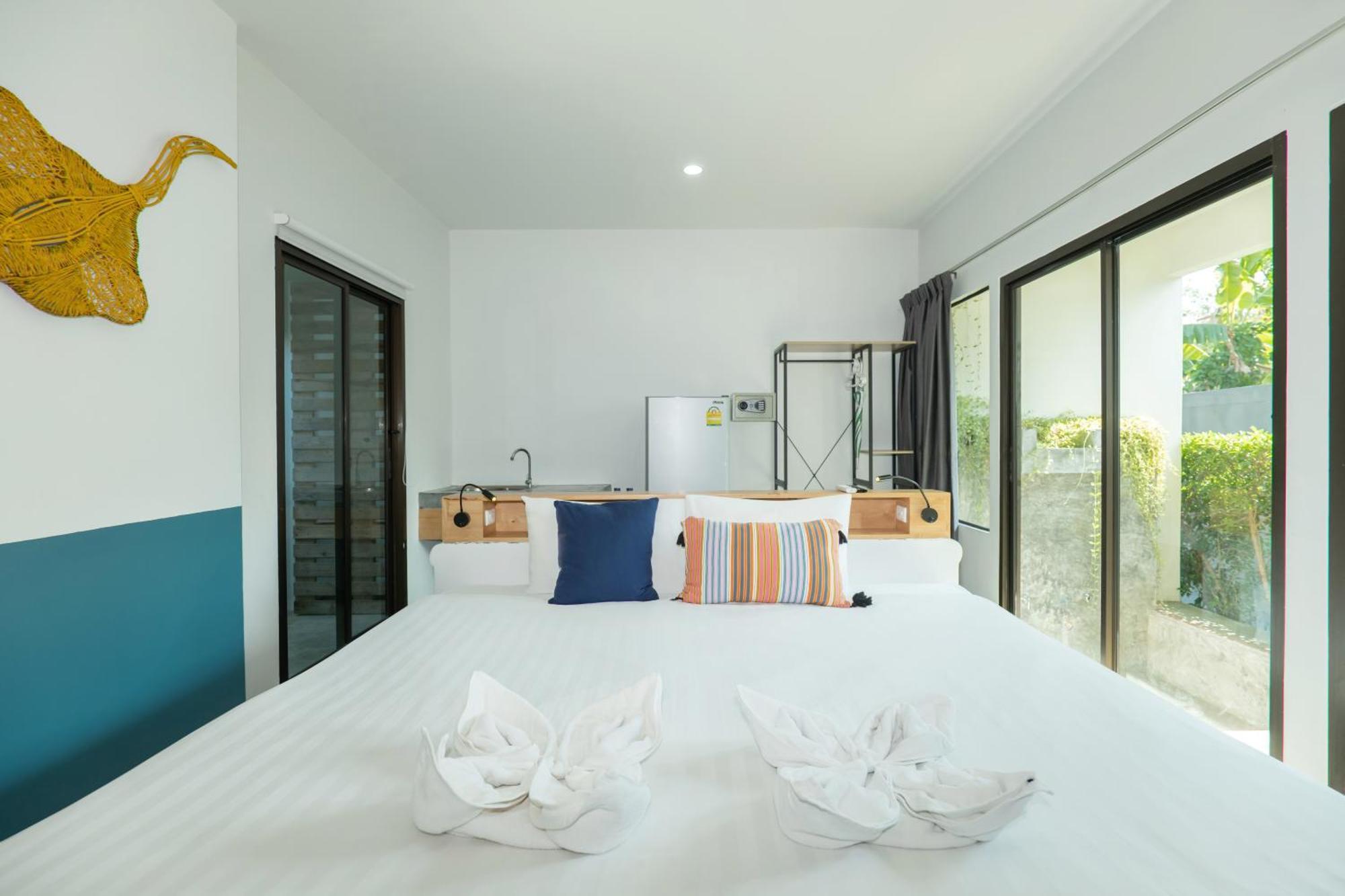Kraam Silhouette Hotel And Cafe Phuket 찰롱 외부 사진